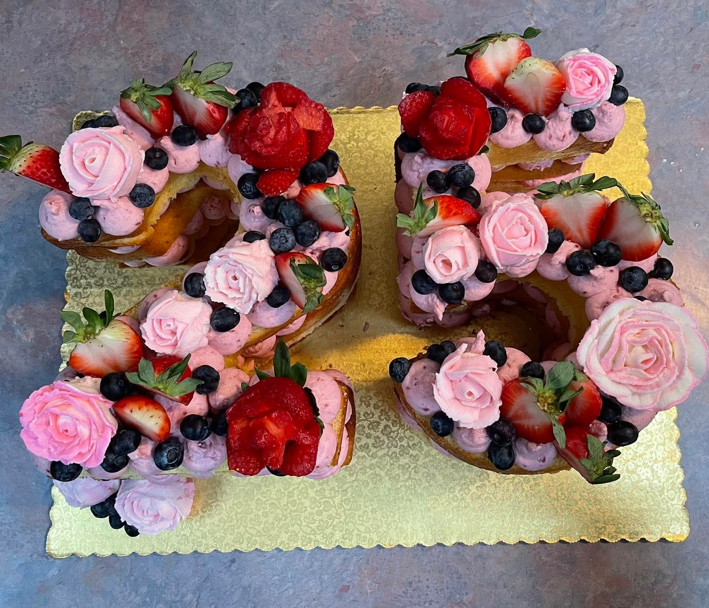 Number cakes with fruit